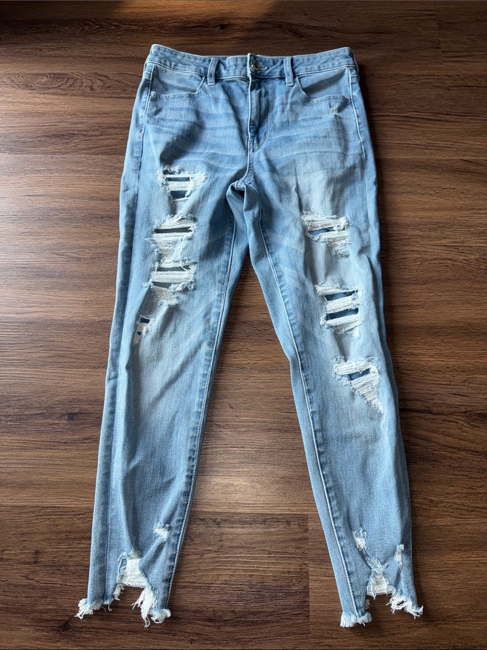 American Eagle Outfitters Light Blue Distressed Skinny Jeans, extra short